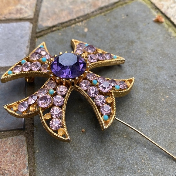 BSK SIGNED MalteseCross, Large round Periwinkle round shiningcenter stone broach - Picture 10 of 11